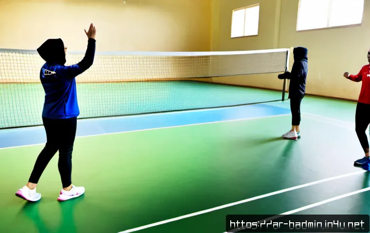 배드민턴 개인 레슨 vs 그룹 레슨 - Photorealistic split-scene comparison inside a modern indoor badminton club in an Arab city: on the ...